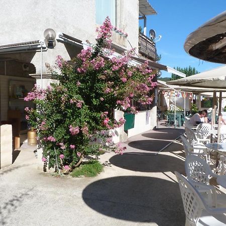 Camping L'Eau Vive Hotel Dauphin Exterior foto