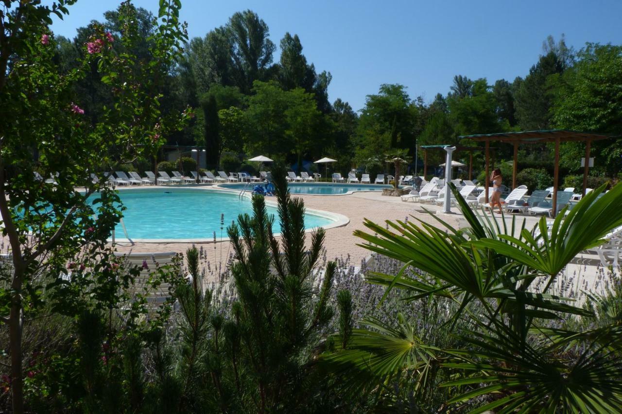 Camping L'Eau Vive Hotel Dauphin Exterior foto