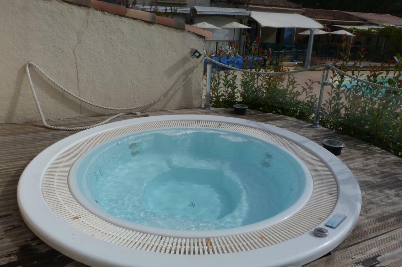 Camping L'Eau Vive Hotel Dauphin Exterior foto
